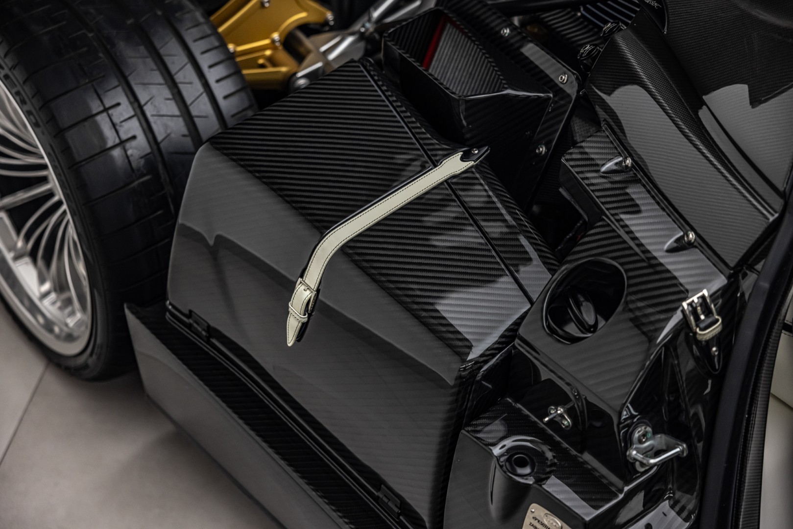 2018 PAGANI HUAYRA ROADSTER | 1 of 100 | UNIQUE PEARL WHITE COLOR